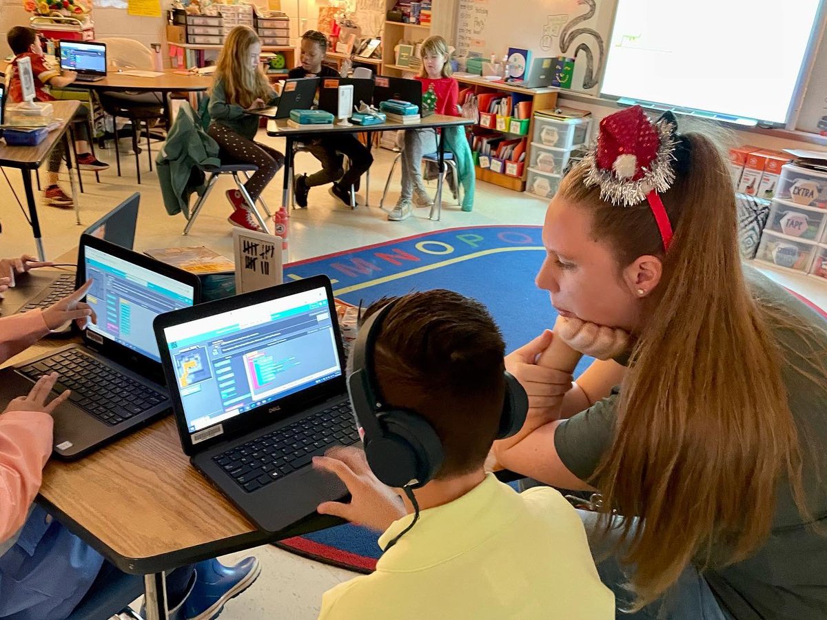 LaurelRidgeES's tweet image. 3rd graders in Mrs. Garvey and Mrs. Donaldson’s classes are flexing their coding skills! #goaldirected #resilient #criticalthinkers