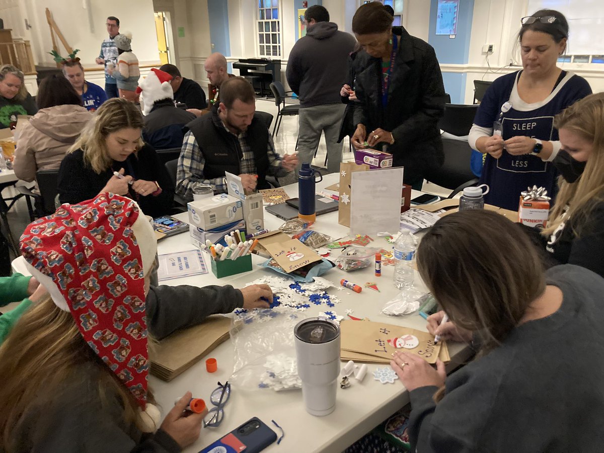 Elizabeth Kirk tweet media