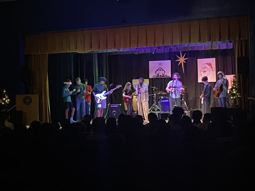 TheBeaconMAST's tweet photo. Earlier today, @MAST_Academy students showed off their talents in the performance of the Winter Showcase to fellow students. Parents and community members can see the dance and music tonight at 6 p.m. in the auditorium. #Arts #Miami https://t.co/UD5t6bBMEC