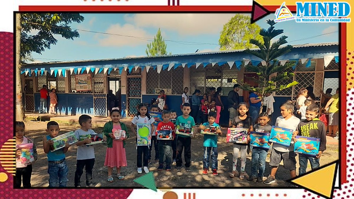 de_jinotega's tweet photo. Estudiantes de Educación Inicial, Educación Primaria y Especial reciben su juguete gracias Dios y al esfuerzo de nuestro buen Gobierno Nacional.
#DiciembreAlegriasFamiliares https://t.co/jwGRxl3POv