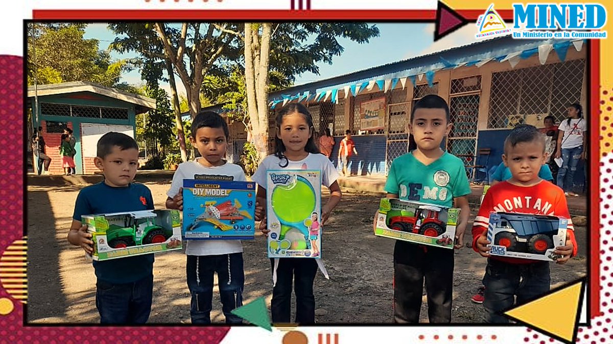 de_jinotega's tweet photo. Estudiantes de Educación Inicial, Educación Primaria y Especial reciben su juguete gracias Dios y al esfuerzo de nuestro buen Gobierno Nacional.
#DiciembreAlegriasFamiliares https://t.co/qoVBsY7P7H
