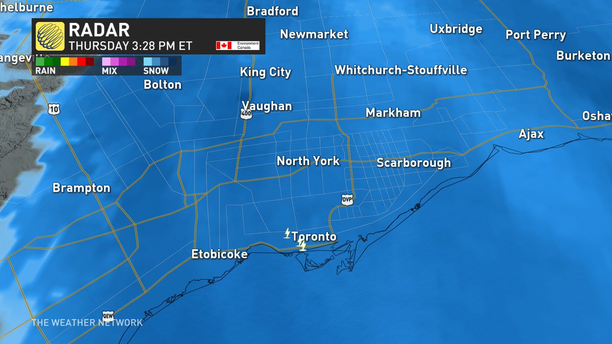 Aaaand we have thundersnow in the city of Toronto! #ONwx #ONStorm #ONSnow