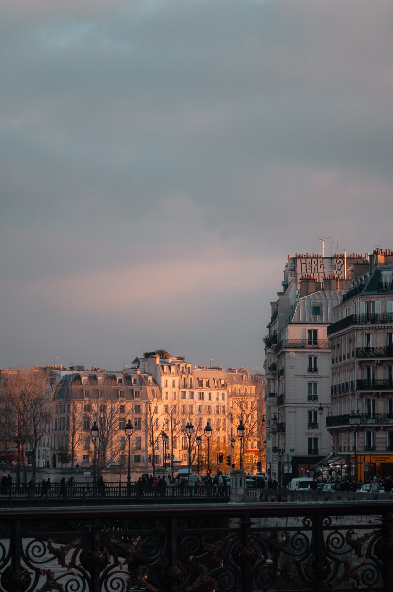 ImaginaryAroma's tweet photo. 0778 #paris https://t.co/u9EBTSHV9s