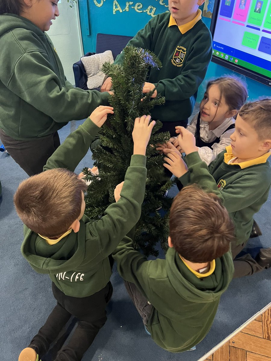 PlasmarlPrimary's tweet photo. @plasmarlyear2 decorating the class tree and wrapping presents to go under it. 🎄 #Plasfun https://t.co/yxiVEbCUvY