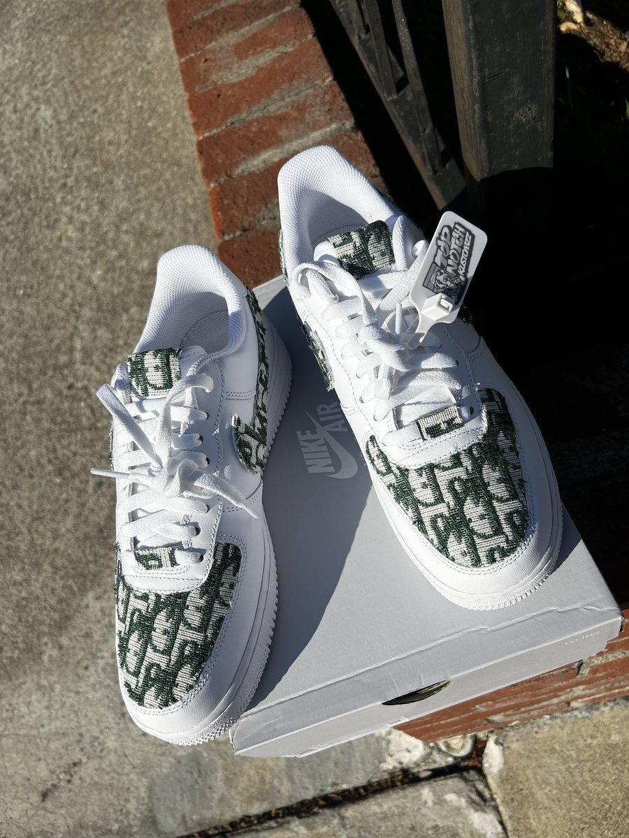 “Distressed dior” 🐍🧸#oakland #shoeartist #customshoes #topnotchkustomzz #airforce1