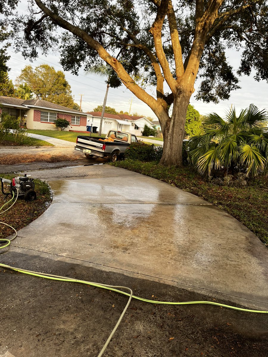 JakeRavis's tweet image. Job #2