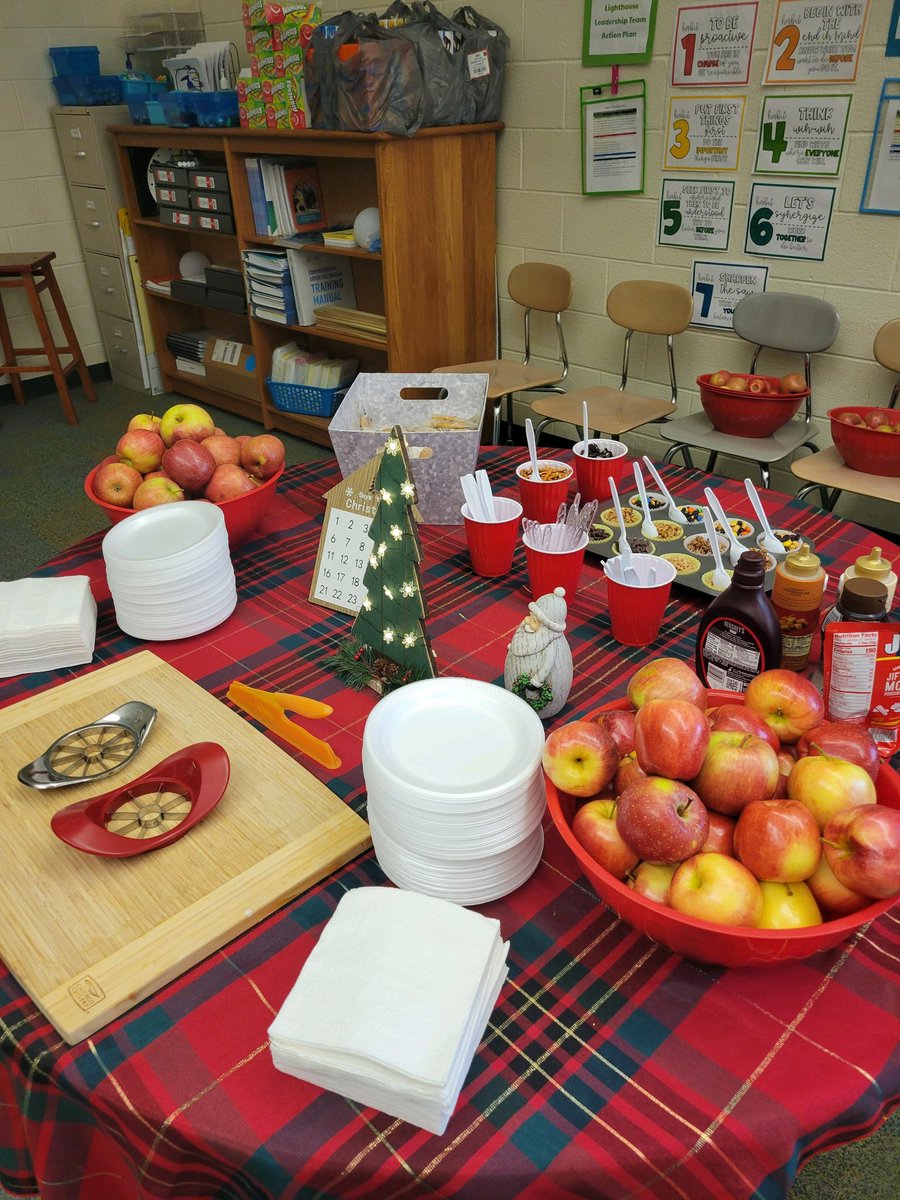 mremustangs's tweet photo. PL Department brought holiday cheer to our staff today as we paused to enjoy one another! #AppleNachoBar #RelationshipsMatter #TheMustangWay @mc_garvin @brantleyteacher @juliesteele123 @DrForehand https://t.co/19zwEDCpgm