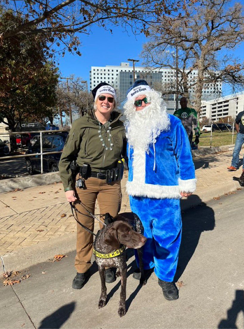 DPDK9Apollo's tweet image. I got to walk in the @dallspd #ChildrensHospital Holiday parade today sponsored by @santacops with @AngelaNordyke @edlujan7375 as well at @TacticalDPD Say hi to my friend Robbie the Robot! 🐾