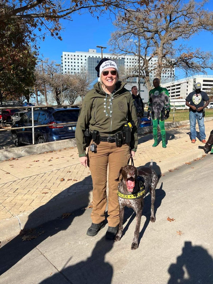 DPDK9Apollo's tweet image. I got to walk in the @dallspd #ChildrensHospital Holiday parade today sponsored by @santacops with @AngelaNordyke @edlujan7375 as well at @TacticalDPD Say hi to my friend Robbie the Robot! 🐾