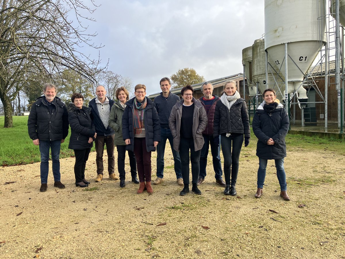 Le groupe filière porcine d'Inrae (incluant aussi nos collègues Ifip) réuni pour 2 jours de réflexion intense sur l'agroécologie. Avec la visite sous le soleil de Porganic (élevage Inrae sous label AB) avec <a href="/stferchaud/">Stéphane Ferchaud</a>.