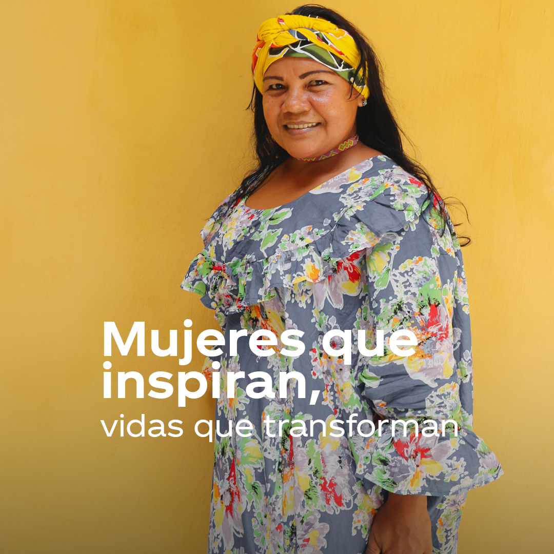 CocaColaLC's tweet photo. Mujeres que inspiran con Historias Hechas a Mano🙌, brinda ayuda a mujeres artesanas a fortalecer las bases de sus pequeños negocios con capacitaciones donde aprenden a llevar sus negocios y transformar reciclaje en obras artesanales ♻️. Gracias por transformar nuestras vidas ❤️. https://t.co/8c90eG7KVL