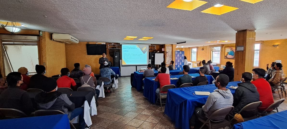 reynarev's tweet photo. En #SLP, @AcnurMexico trabaja para que las personas refugiadas puedan hacer válido su derecho al trabajo digno con un salario justo.El último grupo del #ProgramaDeIntegraciónLocal del año fue capacitado para la búsqueda de empleo y recibió ofertas laborales para poder integrarse. https://t.co/8uiDrXoChh