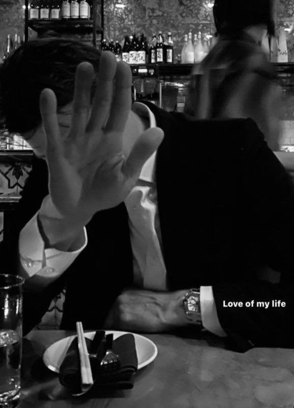 carrie bradshaw tweet media