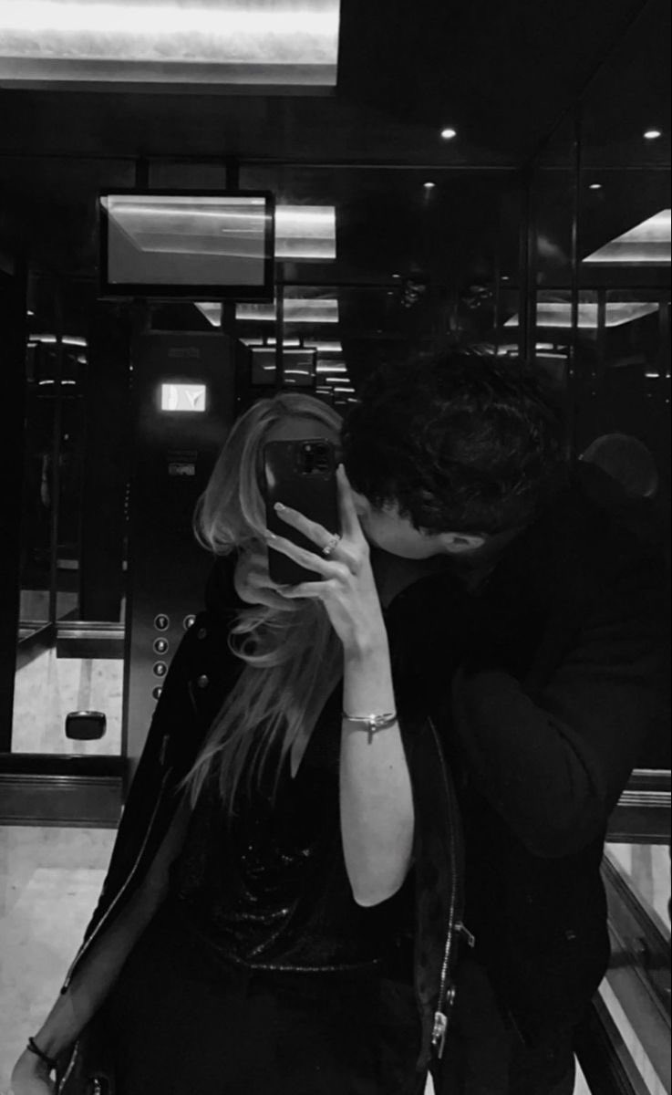 carrie bradshaw tweet media