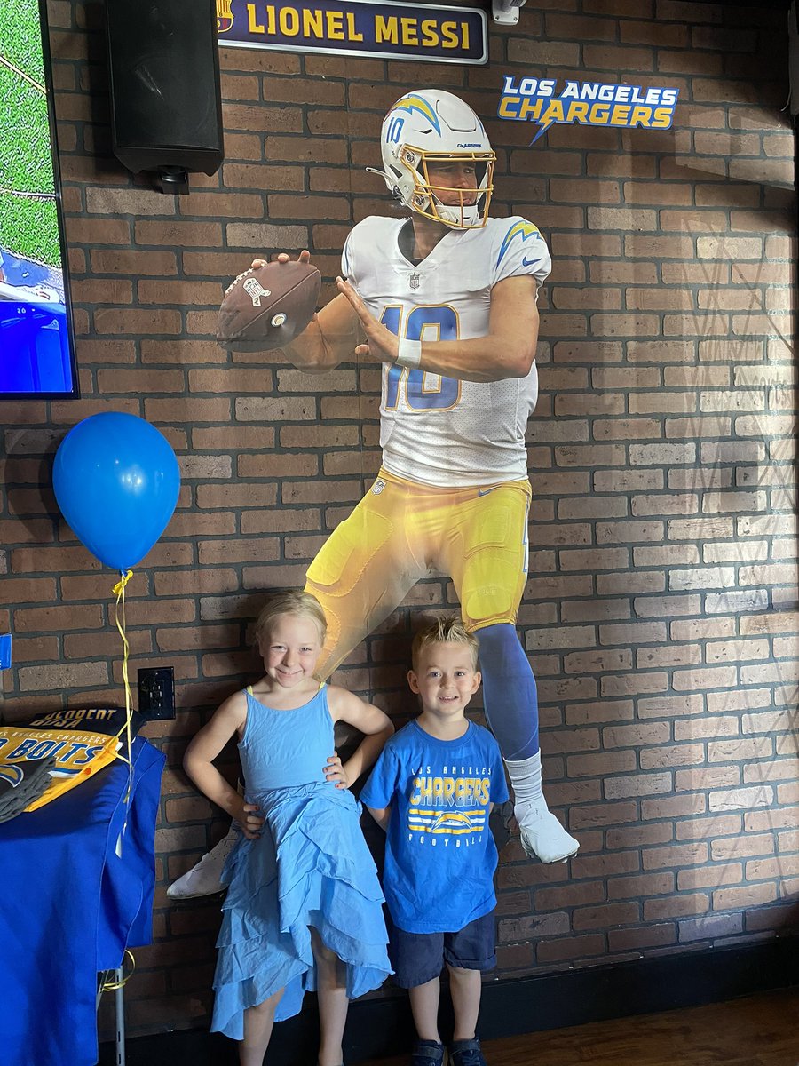 Kerry_Gilliam15's tweet photo. Again! Every RT=2 Votes!⚡️

#ProBowlVote + #JustinHerbert 
#ProBowlVote + @AustinEkeler 
#ProBowlVote + @DerwinJames 
#ProBowlVote + @FiftyDeuce 
#ProBowlVote + @DTranquill 
#ProBowlVote + @godschild3_
#ProBowlVote + #JKScott 
#ProBowlVote + #CoreyLinsley 
#ProBowlVote + @SJD_51 https://t.co/TqRsiTwPfB
