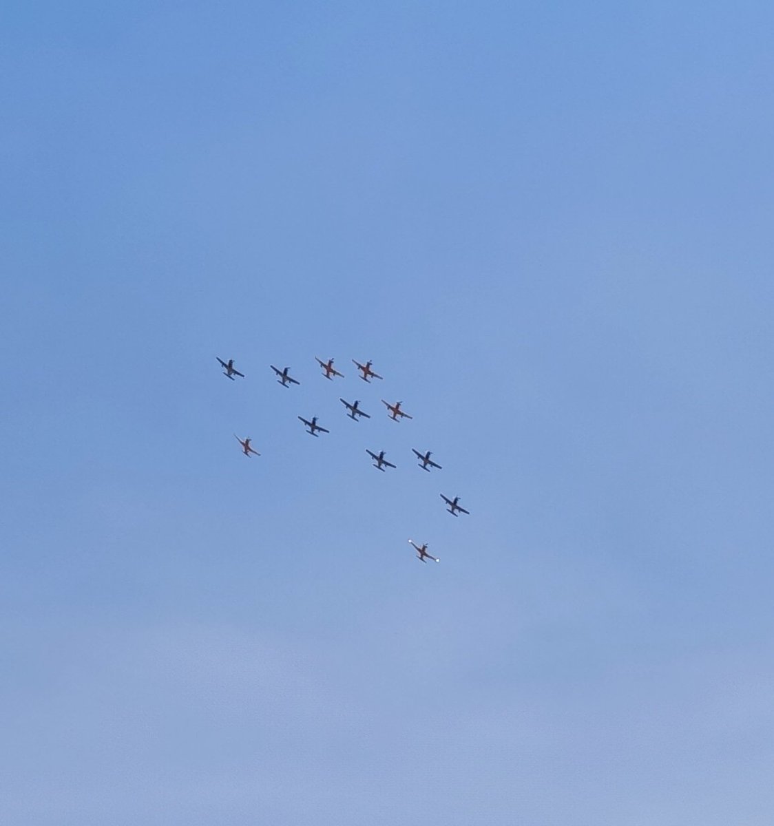 stapelfeldz's tweet photo. Aviones de la FAP sobrevolando San Borja y Surco hace unos minutos... https://t.co/FJfcsDHZe2