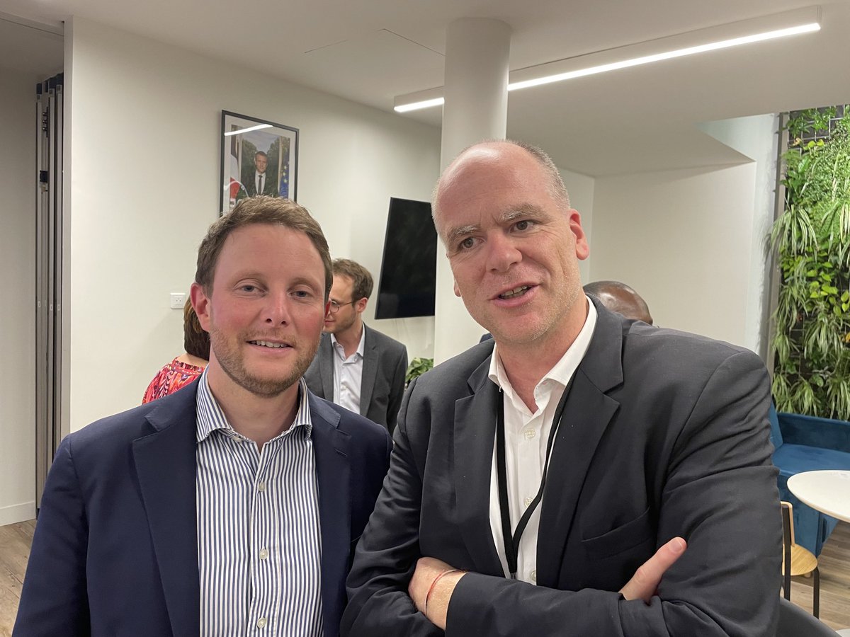 JCDessanges's tweet photo. Avec @CBeaune pour évoquer certains enjeux techniques liés a l’exploitation du @RERB . Merci @CBeaune de ta disponibilité . #Nexteo , @Renaissance . https://t.co/jSC7Thj95T