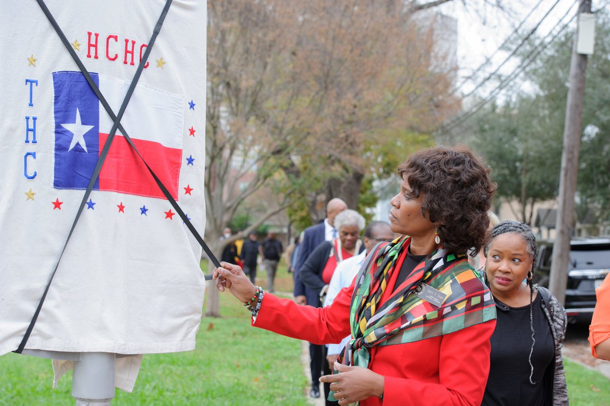 houstonlibrary's tweet photo. Dec. 12, 2022, we held a ceremony dedicating a new historical marker from @TxHistComm detailing the history of The Gregory School in Houston. Thanks @houmayor, @AbbieKamin &amp; everyone else that celebrated this honor with us! #OneHoustonOneLibrary #ILoveHPL #AfricanAmericanHistory https://t.co/OU66lYfhFr