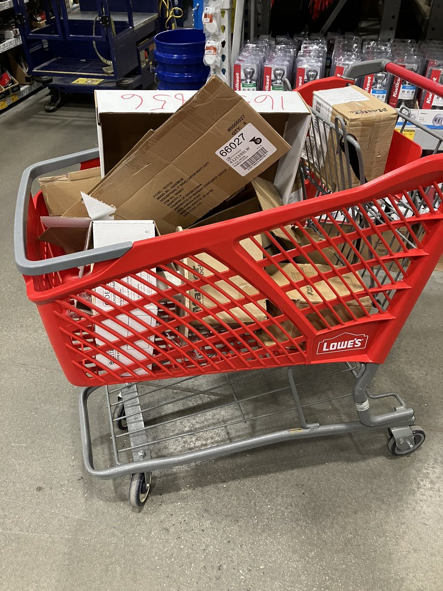 Lowes1106N's tweet photo. Great Job Michael O from Tool World for perfecting his department’s topstock #Powerpackdown #Sims #Inventoryprep @SamCharles07 @Sara_AHRBP @TweetUsR30 https://t.co/p2elOxcPRi