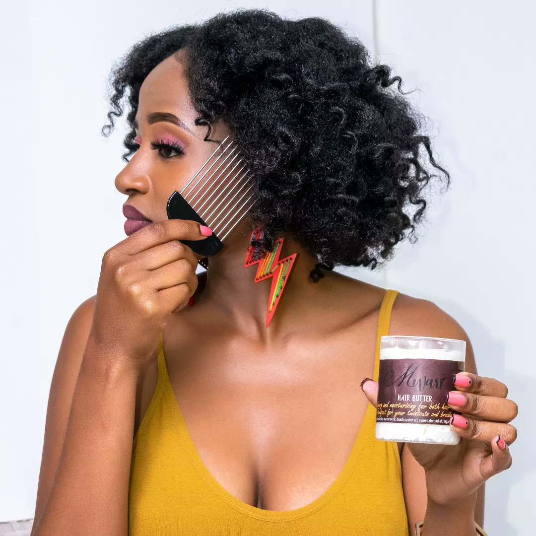 House_of_Mwari's tweet photo. 👉If the result isn't mad VOLUME, we don't want it., Period!
👉Your twist outs, braid outs & knots will never be basic.
👉Get this hair butter and permanently subscribe to great hair.
Hair butter @ 1000/=
#hairbutter #africanhair #bantuknots #twistout #braidout #washandgo https://t.co/FljjElc00U
