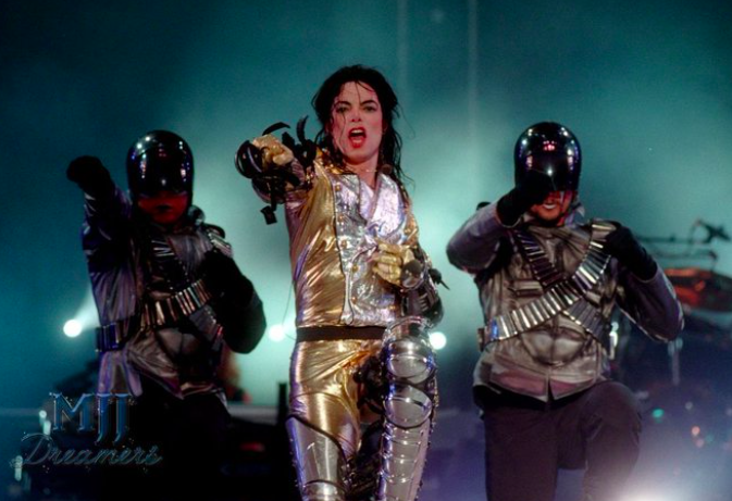 MJJJusticePrjct's tweet image. A new generation of critics are finally beginning to reassess its importance, HIStory is the essential album for anyone who wants to truly understand the often maligned and controversial enigma that was #MichaelJackson  #AcademicStudy academia.edu/16633338/Micha…