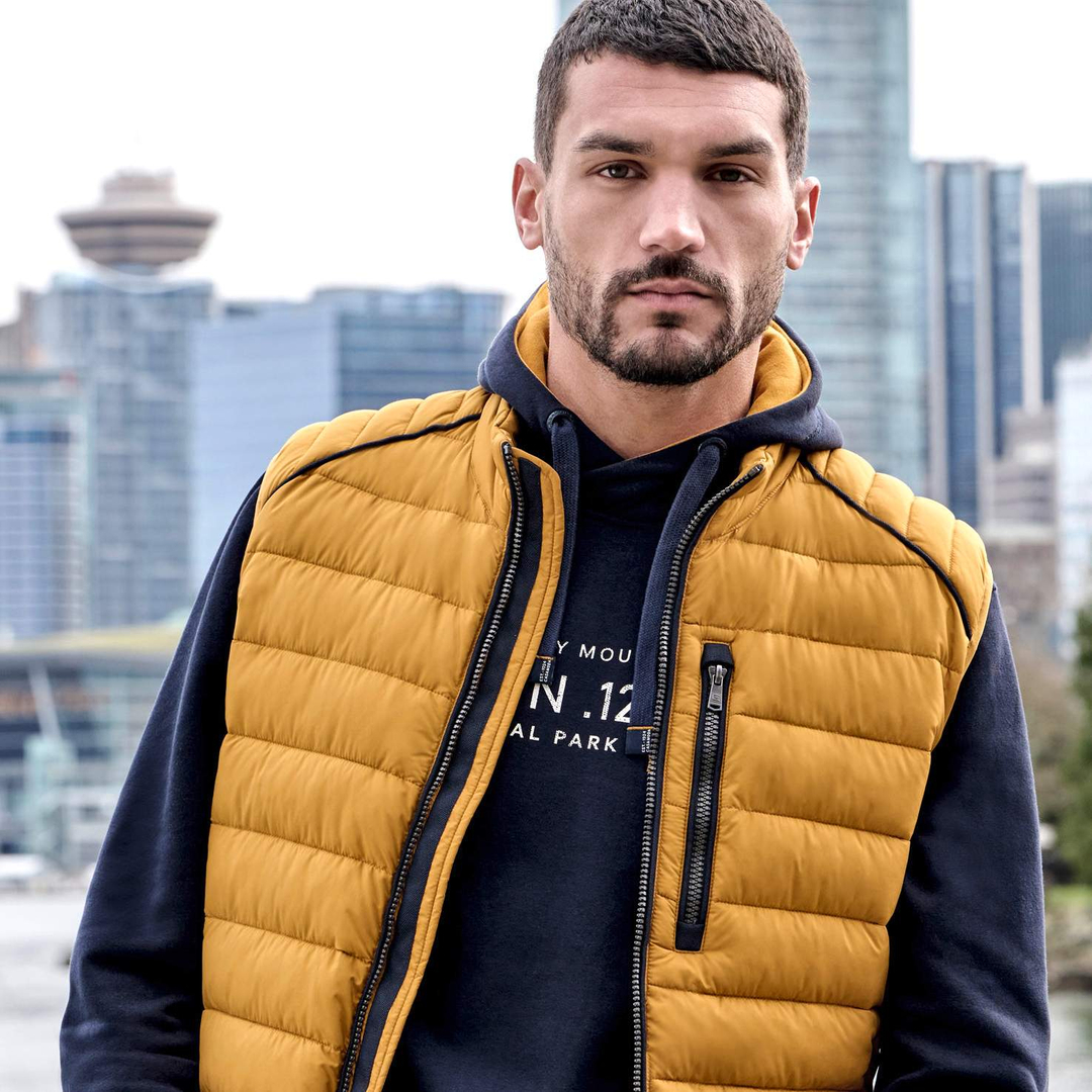 STEVULA_SHIRTS's tweet photo. Vesta sa hodí vždy, čo poviete? Ak je vonku príliš zima, skúste si ju obliecť pod bundu a získate dodatočné zateplenie, o ktorom ste možno ani neuvažovali. 
#stevula #casamoda #gillet #vesta #winterstyle #menswear https://t.co/DjpKGa9P8g