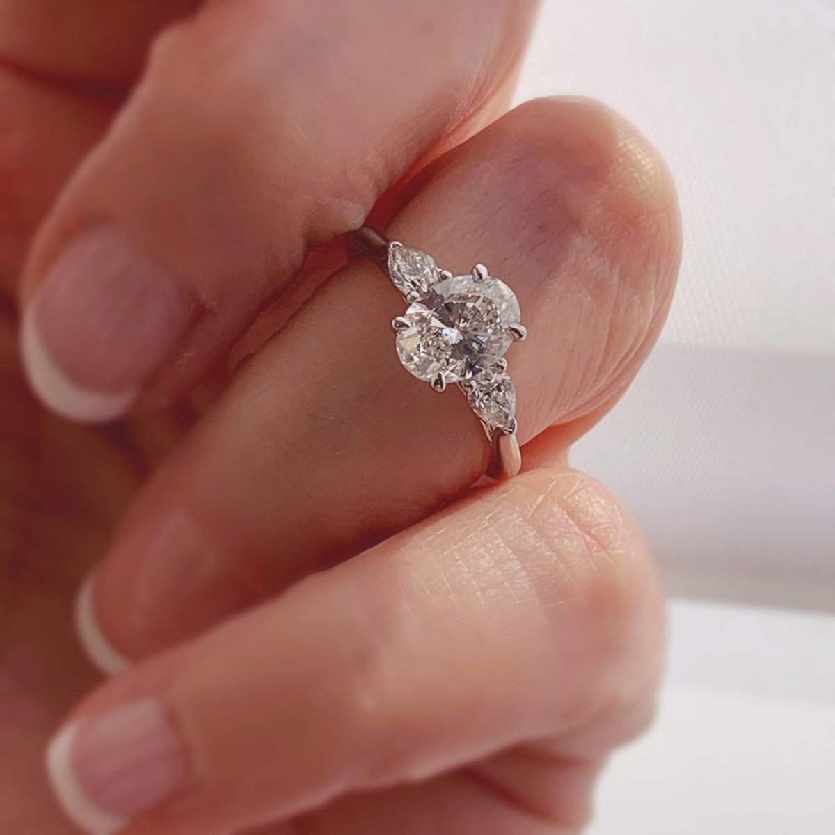 Our classic oval and pear-shaped three stone is designed with balance and grace to showcase the gemstones with flawless precision.

bostonianjewelers.com/products/bosto…

#jennythreestonering #bostonianjewelers #customring #customjewelry #diamondring