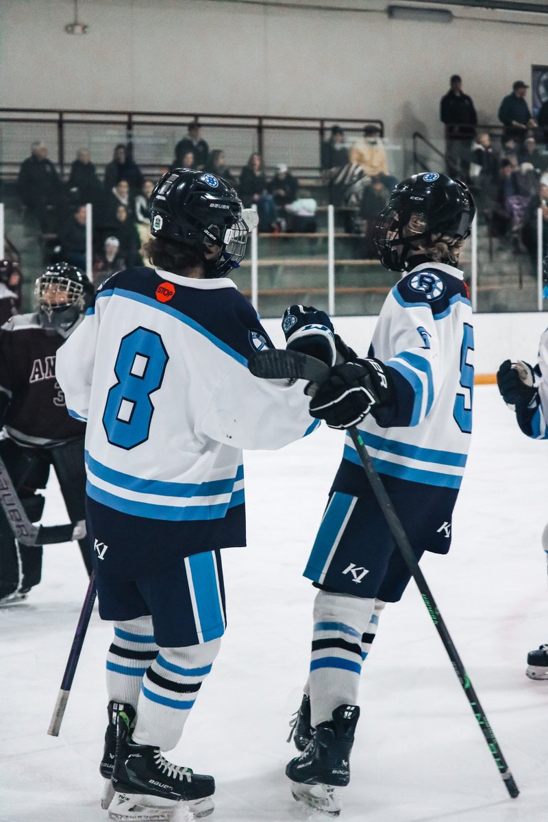 Bengals Gameday!

The Bengals welcome the Andover Huskies to Fogerty Arena in a massive D10 battle. 

⏰6:30 PM
📍Fogerty South
🆚Andover Huskies (3-3)

#Ferda #LFG

<a href="/YouthHockeyHub/">YHH</a>