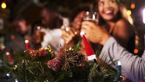 Prachtige dag: 🎄🎅uitreiken van kerstpakketten voor onze toppers, de vrijwilligers met warme chocolademelk met slagroom en vanmiddag met een gezellige kerstborrel 🥂voor het personeel! #genoten #almostchrismas <a href="/Omring/">Omring</a>