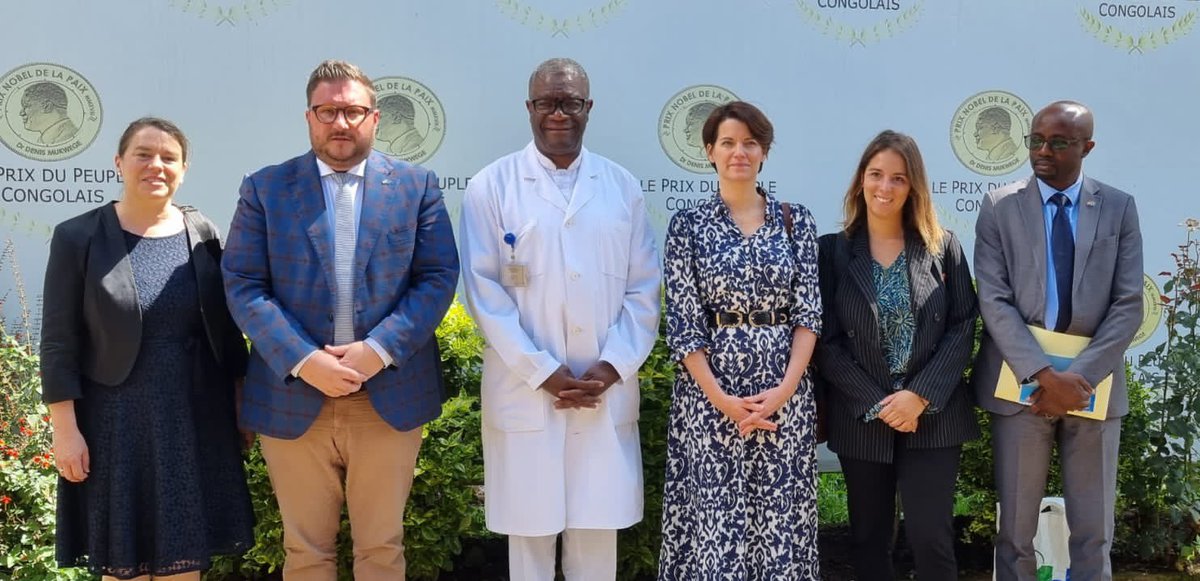AmbSuisseRDC's tweet photo. Honoré de rencontrer le lauréat du prix Nobel de la paix @DenisMukwege qui accompagne depuis 20 ans les victimes des violences sexuelles en #RDC 🇨🇩. Avec son équipe du @PanziHospital il a effectué plus de 50´000 opérations - un appel pour soutenir la lutte contre l’impunité. https://t.co/6I1rf5MeUp