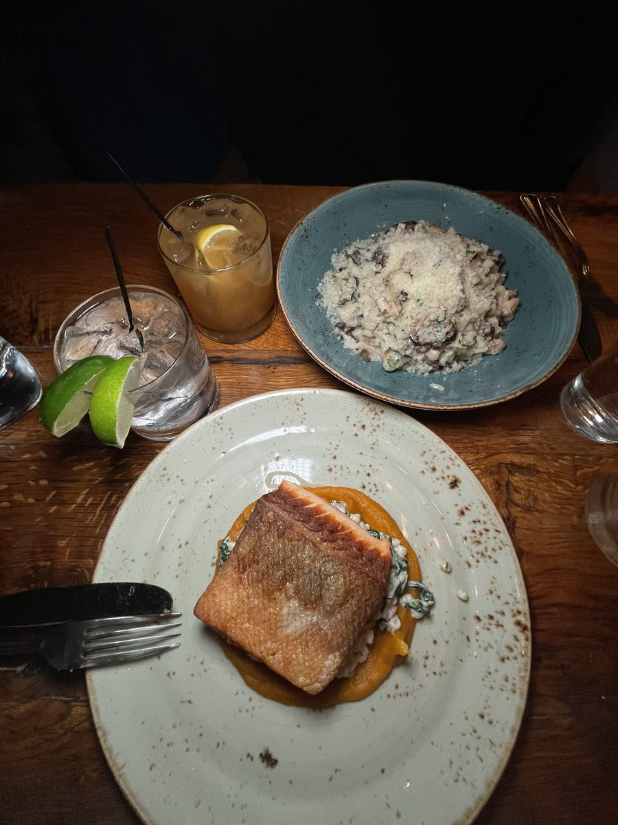 zookies1's tweet photo. If you’re in the Greater Boston area, make sure to go and show love/follow @drinksnbiteswithz on IG 🍸+🍽 
#bostoneats #bostondining https://t.co/lxNO5PAoGh