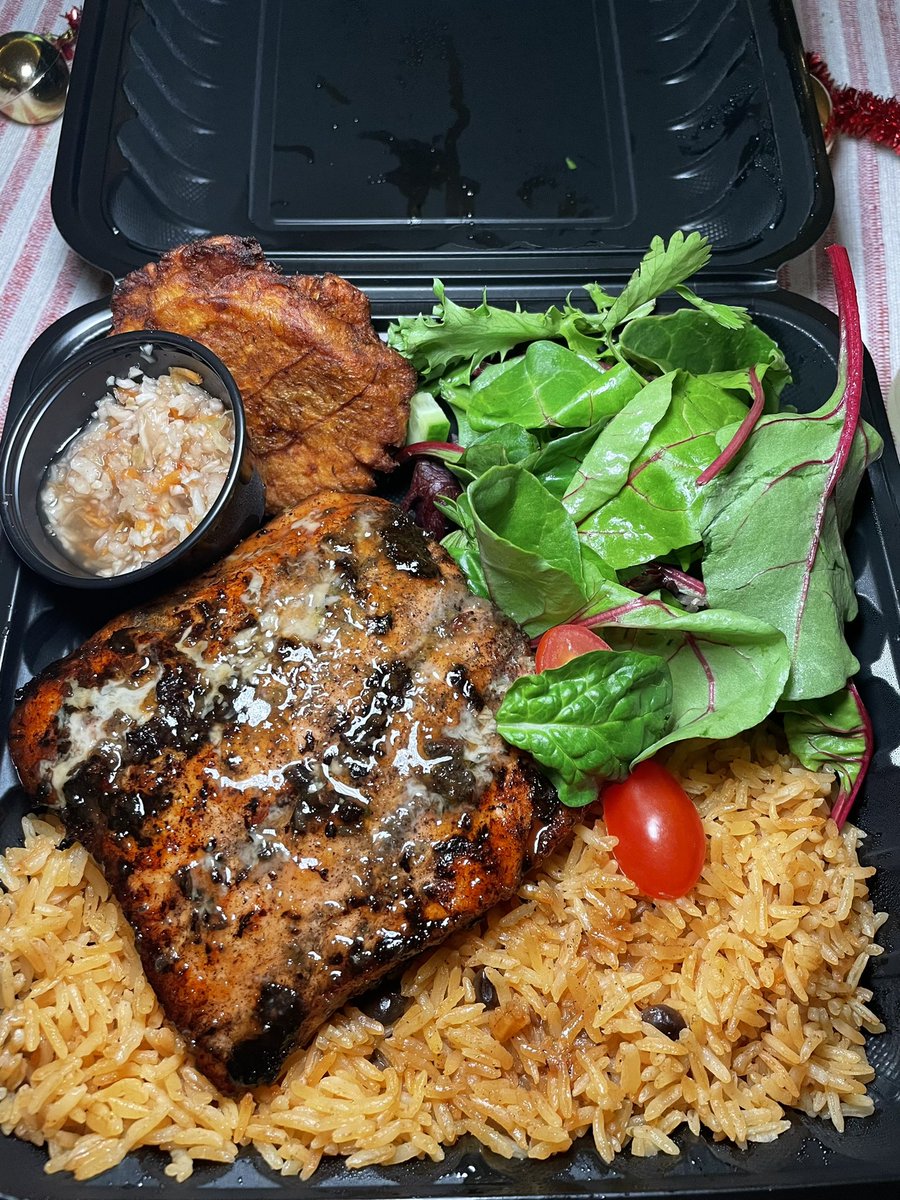 zookies1's tweet photo. If you’re in the Greater Boston area, make sure to go and show love/follow @drinksnbiteswithz on IG 🍸+🍽 
#bostoneats #bostondining https://t.co/lxNO5PAoGh