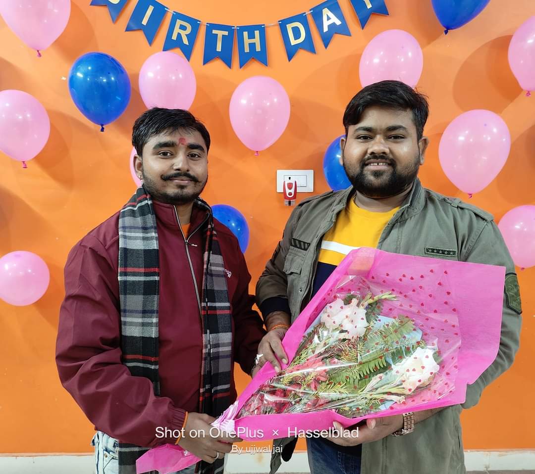 Deepak_BJP1's tweet photo. भाजयुमो म्योरपुर मण्डल उपाध्यक्ष, जय बजरंग सेवा समिति म्योरपुर के कोषाध्यक्ष बडे़ भैया श्री @Kumar23Ankit  जी  के जन्मदिन पर पुष्प गु��्छ भेंट कर शुभकामनाएं दिया । 
ईश्वर आपको दिर्घायु जीवन प्रदान करें ।
@BJYM https://t.co/Mwd9BMHik2