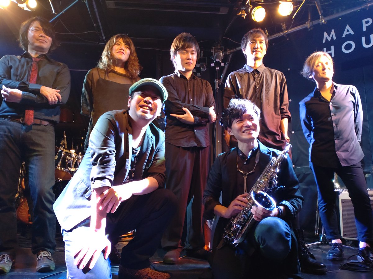sakic0_0c's tweet photo. 「伝説のスタベルライブ」
後に絶対そう伝えられるであろうライブを見て、聴いて、感じてきた✨
幻の光景を目前にしている感覚。
でも現実。
演者それぞれの表情や言葉や音から、思いもビシバシ伝わってくる。
堀越先生とおうちゃん、またじゃんけん負けてね!✊✌🖐
#STARBELLPLUS https://t.co/98zADB7xuY