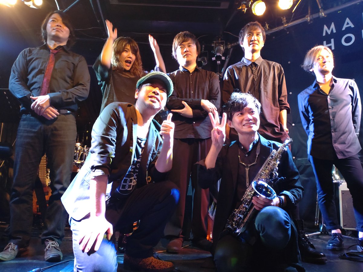 sakic0_0c's tweet photo. 「伝説のスタベルライブ」
後に絶対そう伝えられるであろうライブを見て、聴いて、感じてきた✨
幻の光景を目前にしている感覚。
でも現実。
演者それぞれの表情や言葉や音から、思いもビシバシ伝わってくる。
堀越先生とおうちゃん、またじゃんけん負けてね!✊✌🖐
#STARBELLPLUS https://t.co/98zADB7xuY