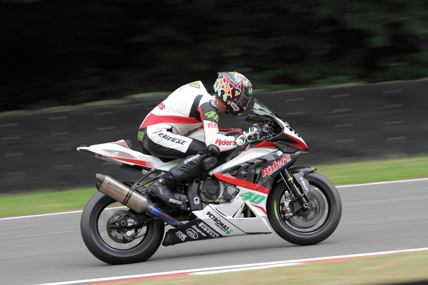 Some #BritishSuperbike action from 2013 at Brands with Aaron Zanotti, Lee Costello, James Westmoreland and Martin Jessop on the Riders BMW
#BSB #RoadRacing #MotoGP #Wsbk