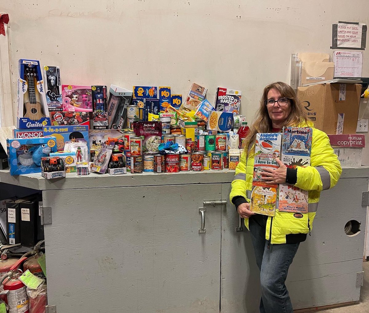 LenbethEdmonton's tweet photo. Helping Santa out this morning! Today is a delivery for @santasanonymous & @yegfoodbank! We are thankful for being able to help out those who need it this season. Big shout out to all of our staff for their donations. #yeg #christmas #santasannonymous #foodbank #lenbeth https://t.co/exA5ipY48A