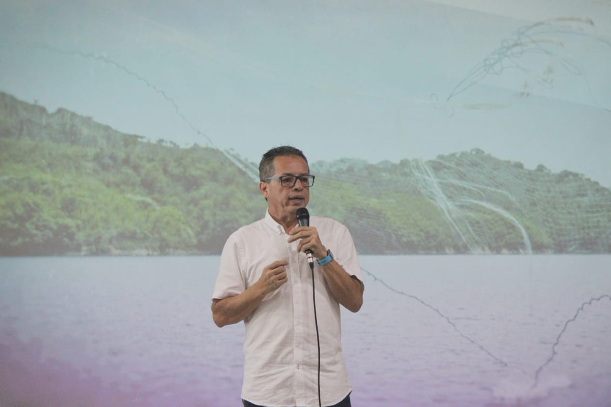 SENAenBolivar's tweet photo. Durante el desarrollo de la 📊 reinducción, el director de @SENAenBolivar 💚 @jaimetorradoc, instaló el evento 🗣️ presentando la estrategia CampeSENA👩‍🌾🚜  y se refirió a la construcción del nuevo Tecnoparque y nuevas sedes  🏫 #SENA como la de #Magangué. #SomosSENA. https://t.co/42WKJXNUy5