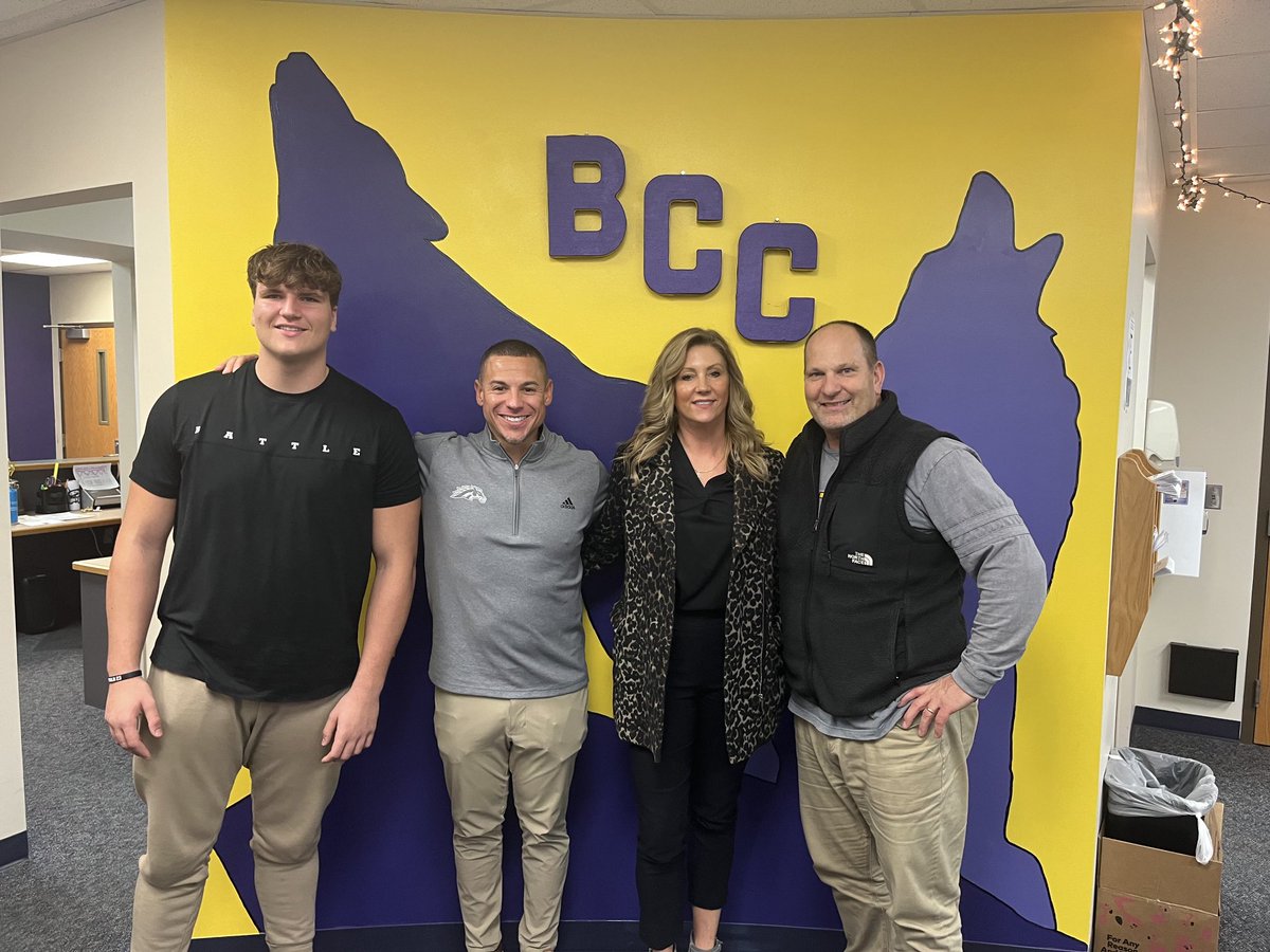 Appreciate the WMU staff for stopping by!! ⁦<a href="/CoachLT39/">Lance Taylor</a>⁩ ⁦@WMUCoachEspo⁩ ⁦<a href="/CoachDenham1/">Coach David Denham</a>⁩  🐴🐴