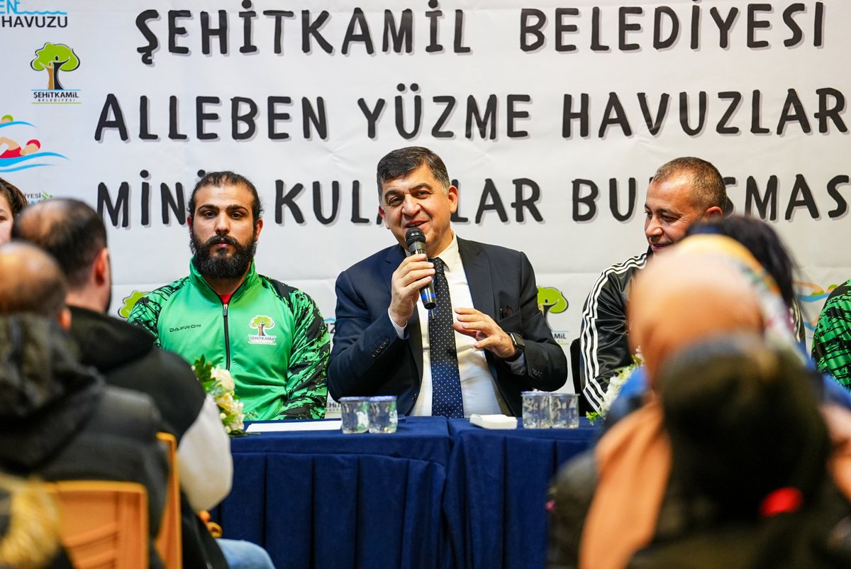 rfadiloglu's tweet photo. Alleben 2 Yüzme Havuzumuzda eğitim gören minik kulaçlarımız ve değerli velileri ile buluştuk.

Alt yapımızın temelini oluşturan; Altın Balıklar ve Deniz Yıldızları takımlarımıza başarı yolunda inanıyor ve güveniyoruz.🏊‍♂️🏊‍♀️ https://t.co/9eooe3qHYk