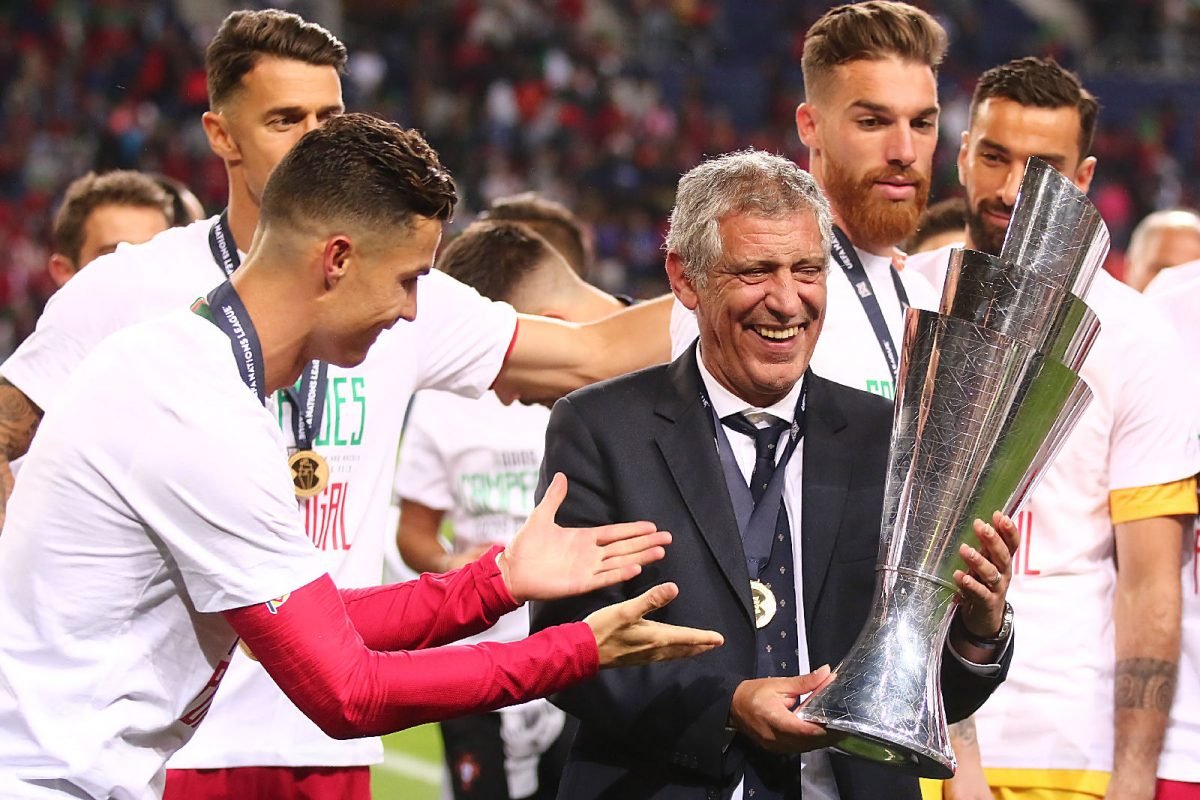 CabineSport's tweet photo. Os dois únicos títulos da história de Portugal foram conquistados com Fernando Santos ao comando 🇵🇹

Euro 2016 🏆
Liga das Nações 2018 🏆

Obrigado, Engenheiro! https://t.co/5KRssZqnvd