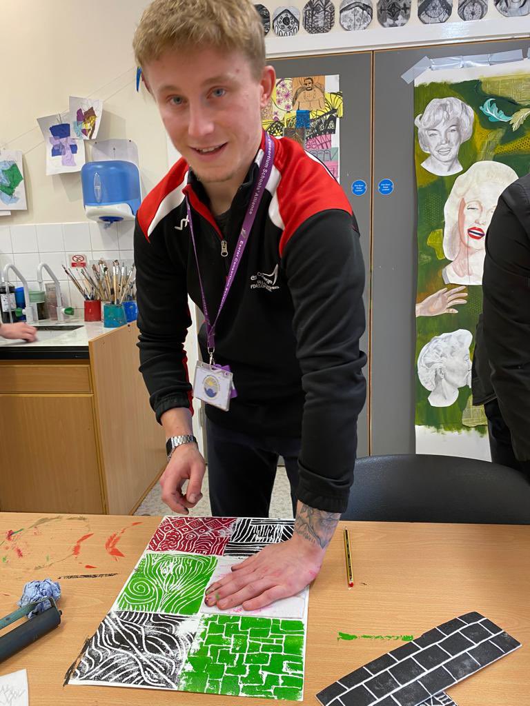 ExeterConsort's tweet image. 🧑‍🎨 🎨 Our trainees finished the year off with a sprinkle of creativity today as they learnt all about teaching DT and Art. This included building bridges, preparing tiles from polystyrene and printing to make cards.