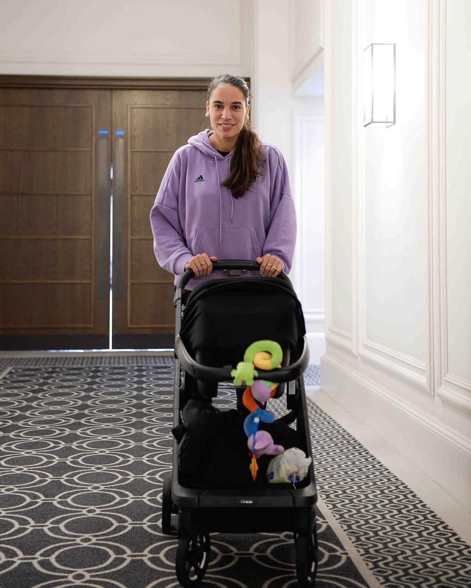👶 Une très jeune supportrice est du voyage à Londres pour supporter sa maman et le reste de l’équipe !

Premier déplacement pour 𝗠𝗮𝗿𝘆𝗮𝗺 😍