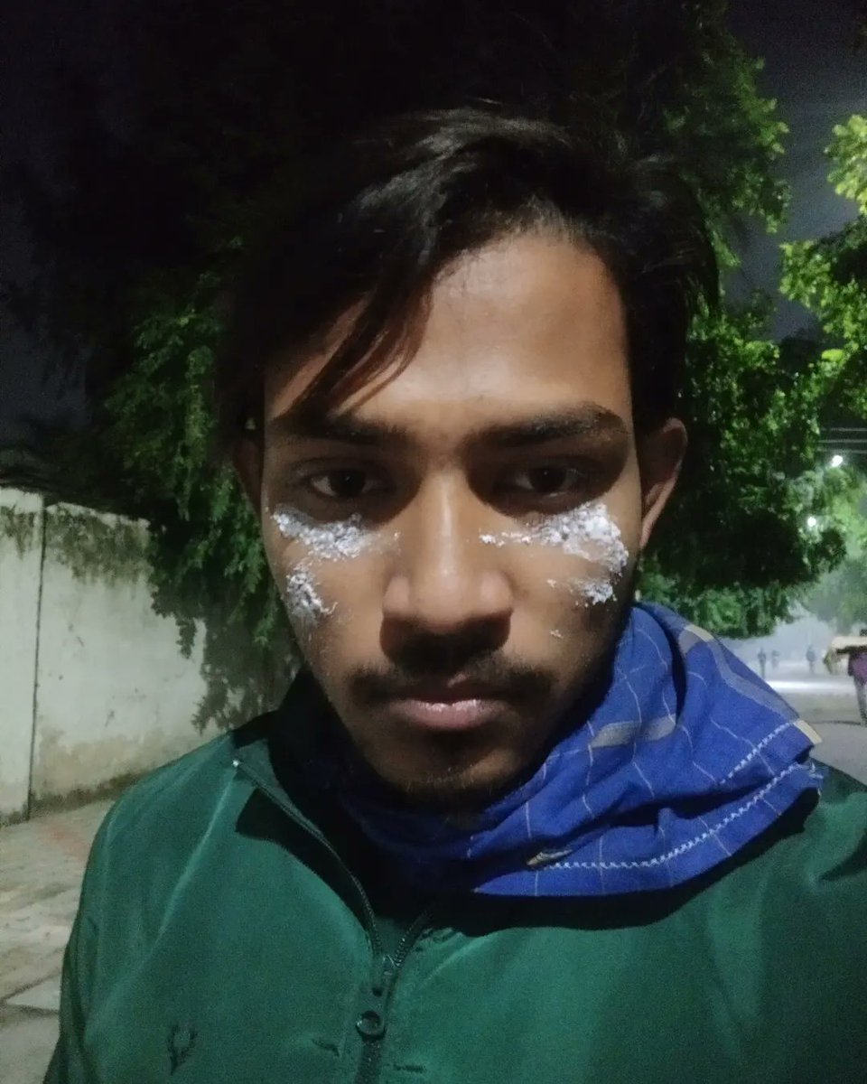 mdabuhamza_inc's tweet photo. लहू में भीगे तमाम मौसम
गवाही देंगे कि तुम खड़े थे
#LongLiveAMU
#LongLiveJamia https://t.co/wWo6COmOiC