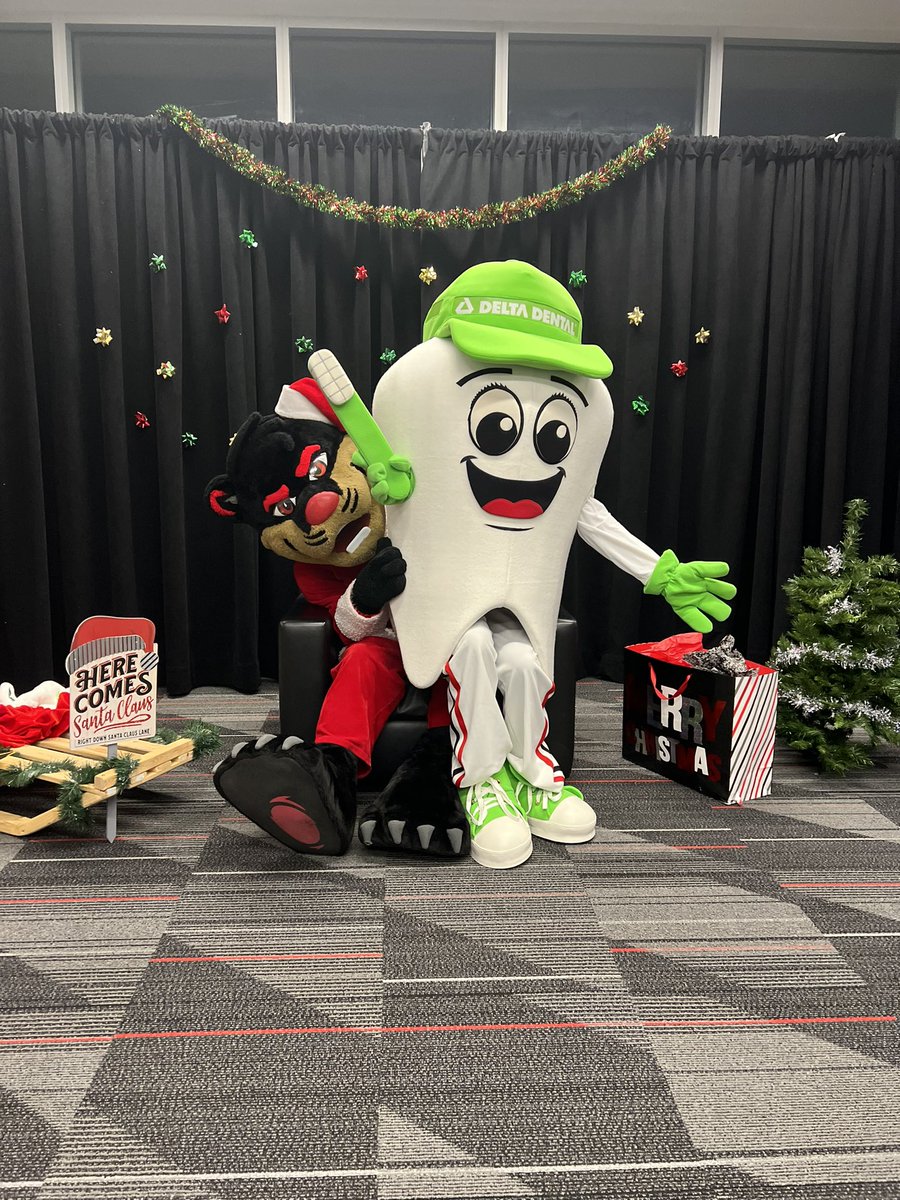 TheCincyBearcat's tweet photo. And last but not least… the Delta Dental Tooth wants to remind you to brush your teeth regularly!🦷🪥 https://t.co/NxVf2WxVBN