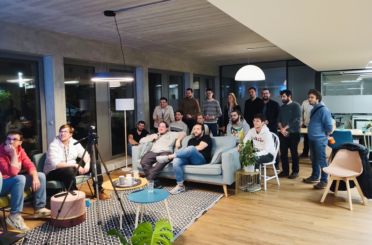 CometByExtia's tweet photo. Début décembre, notre Comet' #DevOps organisait à Nantes le challenge du meilleur DevOps d'@extia_conseil.
Félicitations à Nicolas qui a remporté le titre en affrontant les meilleurs #DevOps de chaque agence d'#Extia. 🥇 https://t.co/dbzdX8inB3