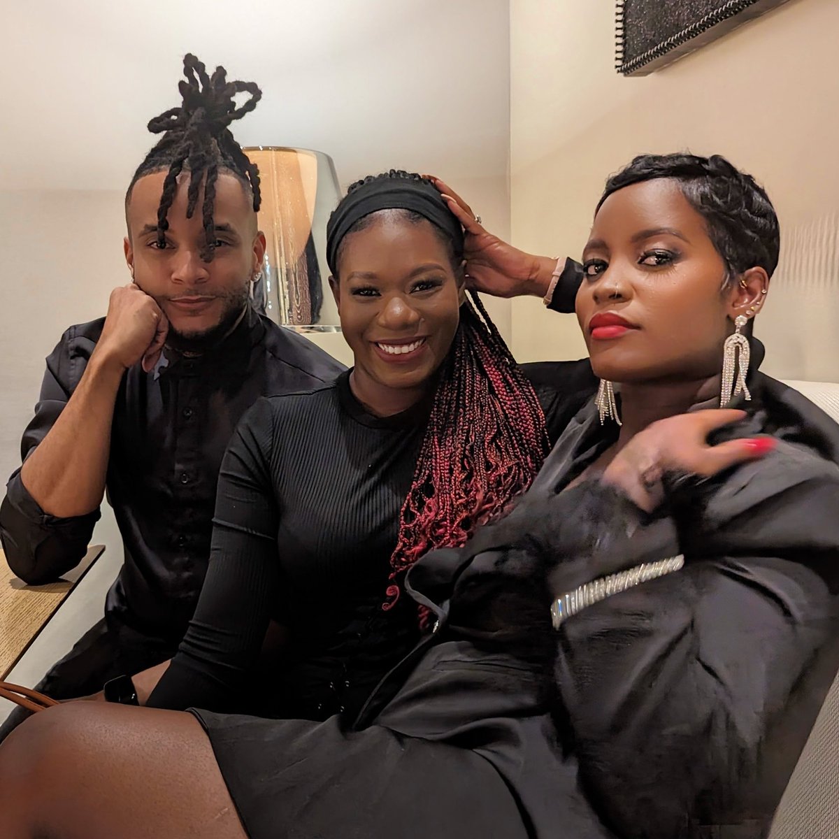 DominicM_'s tweet photo. a great night out in kingston with some very important people. 🖤 https://t.co/WUl4qXzArS