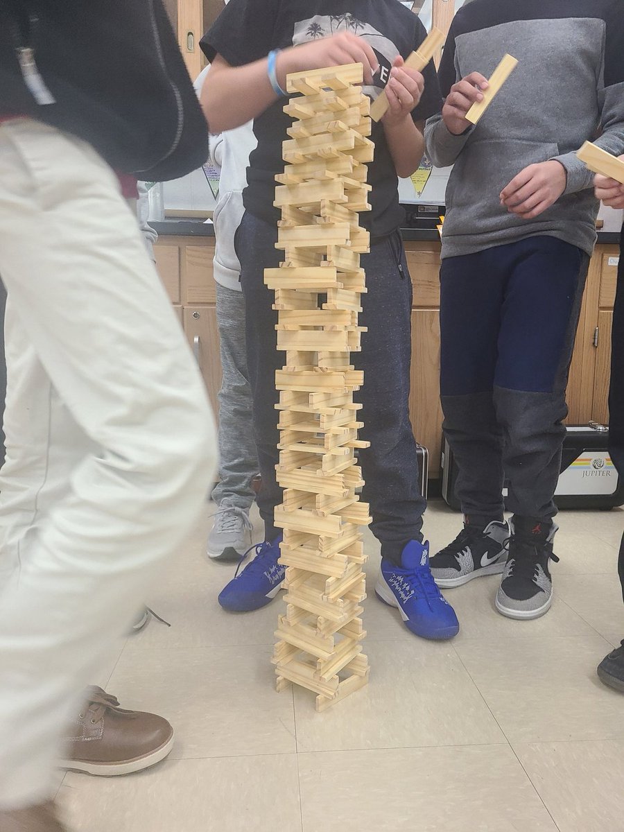 MrsHayesMPS's tweet photo. Indoor recess doesn't stop the fun! #wearemillpond @PrincipalMPES https://t.co/CbHiMzAFl5