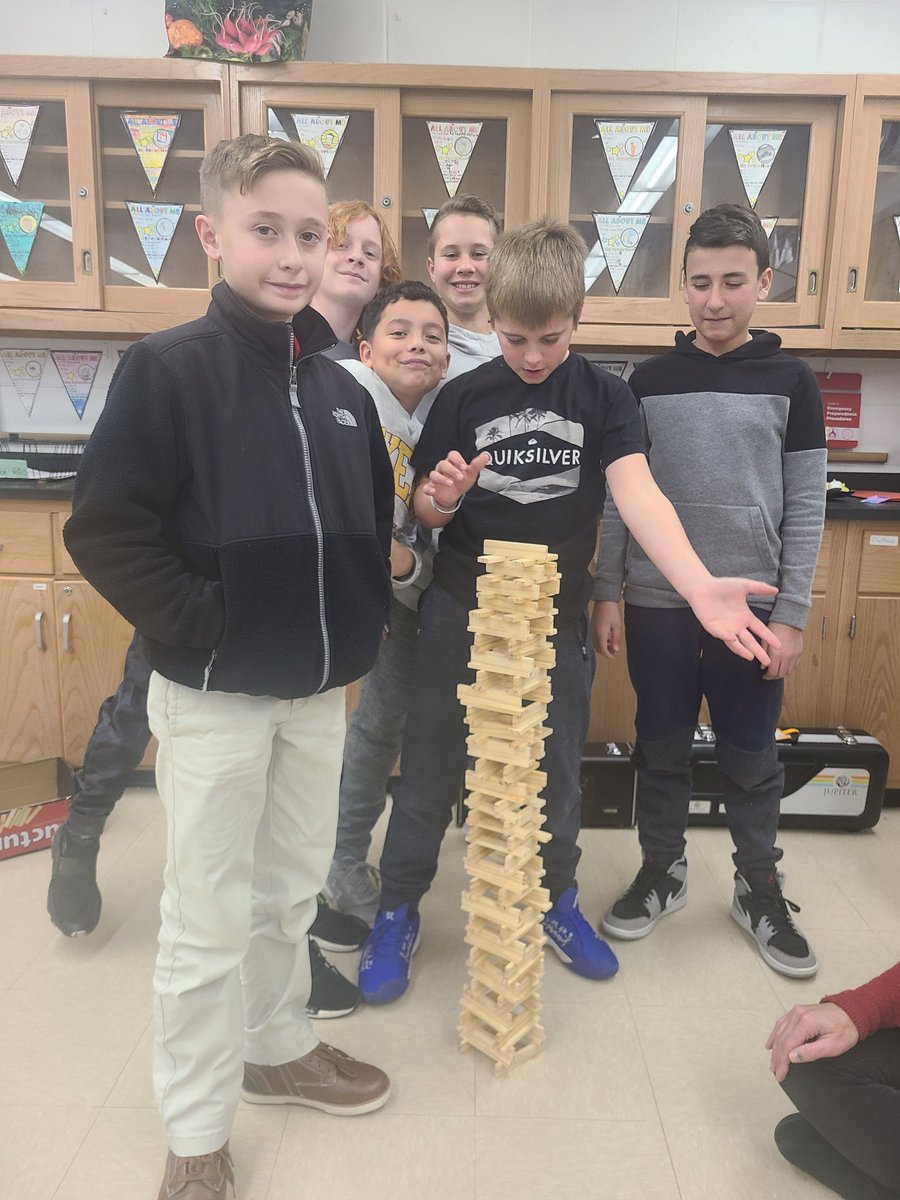 MrsHayesMPS's tweet photo. Indoor recess doesn't stop the fun! #wearemillpond @PrincipalMPES https://t.co/CbHiMzAFl5