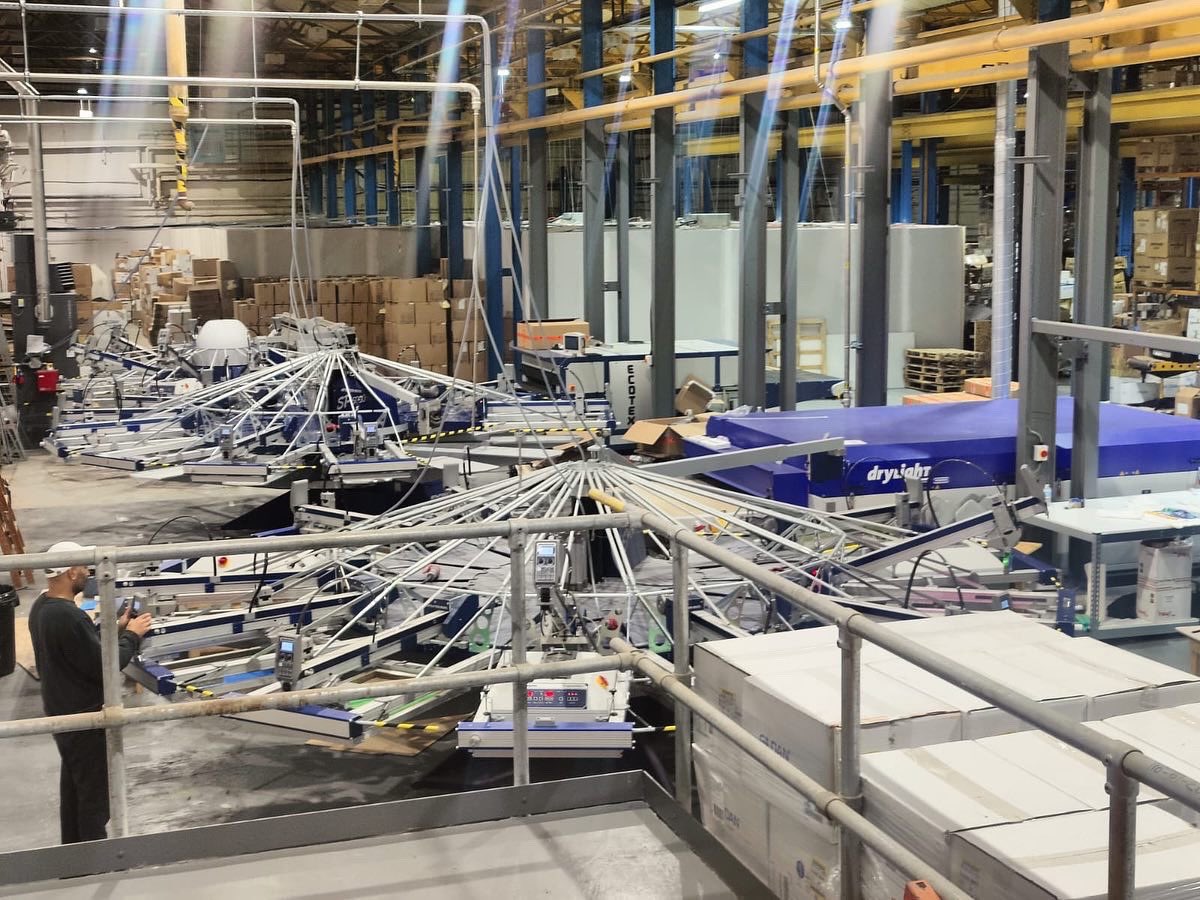 Another major new shop here in the UK. This is just half of it, another three presses and more dryers yet to come, all new and all MHM of course. This will be a serious player 👊🏻🇬🇧💯💙 <a href="/PrintwearP/">Printwear&Promotion</a> <a href="/ImagesMagUK/">Images Magazine</a> <a href="/MHM_Austria/">MHM Austria 🇦🇹</a>